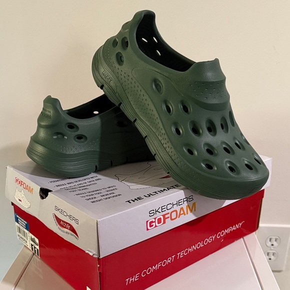 Skechers Other - Skechers Mens Forest Green Slip-On Clogs Size 11. NWB